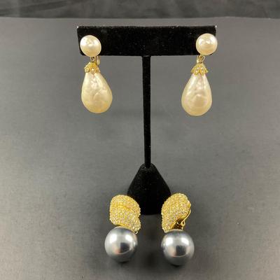 -199- COSTUME JEWELRY | Richelieu Pearl Clip Earrings | Marked