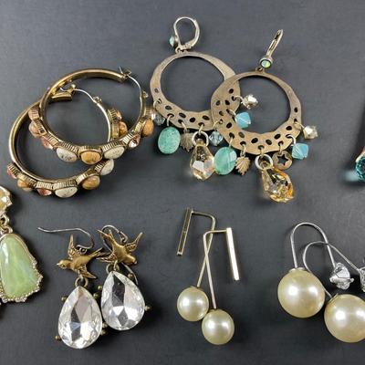 -212- COSTUME JEWELRY | Miscellaneous Gold Toned Earrings