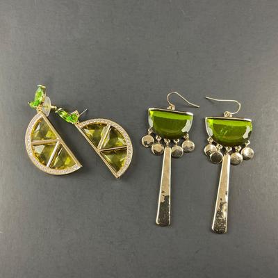 -214- COSTUME JEWELRY | Green & Yellow Gold Tone Earrings