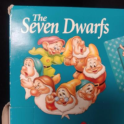 NEW "THE SEVEN DWARFS" 7 PADDED VINYL PLACEMATS