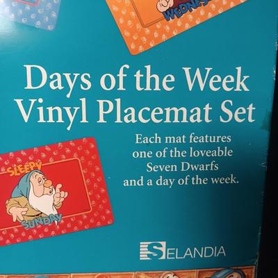 NEW "THE SEVEN DWARFS" 7 PADDED VINYL PLACEMATS