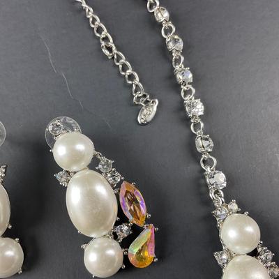 -233- B&W | Pearl Like Beaded & Rhinestone Necklace & Earrings Set | Marked