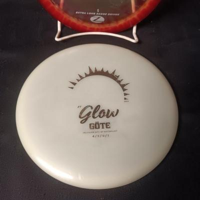 GOTE GLOW DISC GOLF MIDRANGE AND DISCRAFT EXTRA LONG RANGE DRIVER