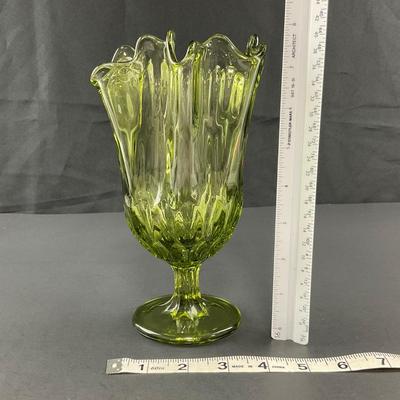 -253- FENTON | Green Thumbprint Handkerchief Glass Vase