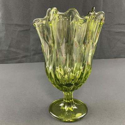 -253- FENTON | Green Thumbprint Handkerchief Glass Vase