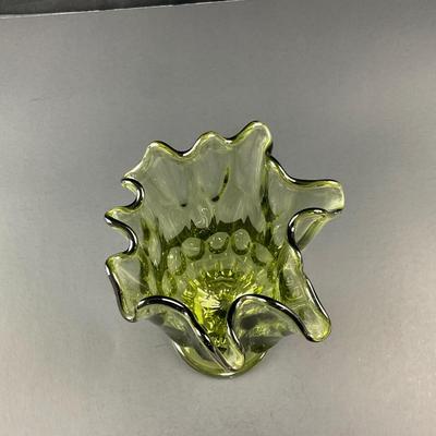 -253- FENTON | Green Thumbprint Handkerchief Glass Vase
