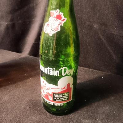 AN ASSORTMENT OF VINTAGE GLASS BOTTLES