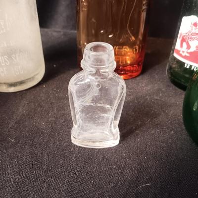 AN ASSORTMENT OF VINTAGE GLASS BOTTLES