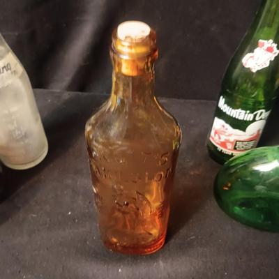 AN ASSORTMENT OF VINTAGE GLASS BOTTLES