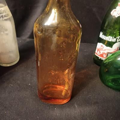 AN ASSORTMENT OF VINTAGE GLASS BOTTLES