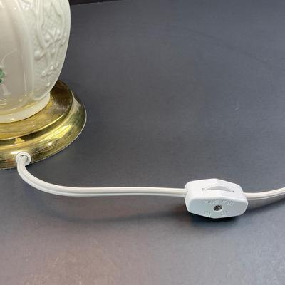 -260- BELLEEK | Shamrock Ireland Porcelain Lamp | Works