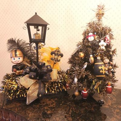 Lot #159 Saint's Lot - Centerpiece and Christmas Tree with Miniature Ornaments