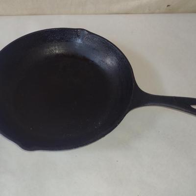 Cast Iron Skillet- Approx 10" in Diameter