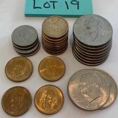 US Dollar & Half Dollars Lot Bicentennial Susan B Anthony Ike Dollars 2000 Sacagaweas +