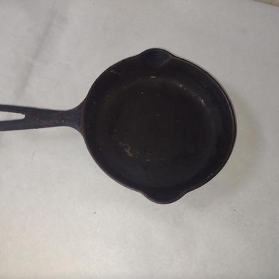 Vintage Griswold Erie, PA No. 3 Cast Iron Skillet- Approx 7" in Diameter