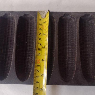 Seven Cavity Cast Iron Corn Stick Pan