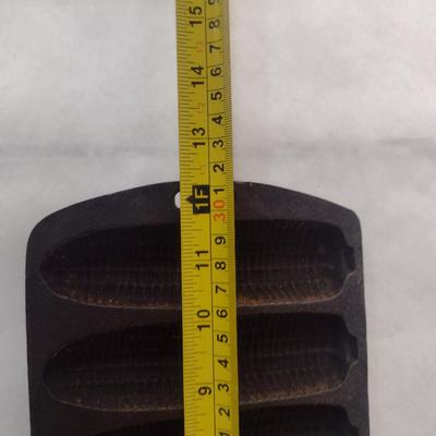 Seven Cavity Cast Iron Corn Stick Pan
