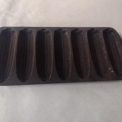 Seven Cavity Cast Iron Corn Stick Pan