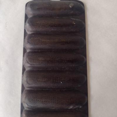Seven Cavity Cast Iron Corn Stick Pan