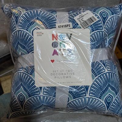 NOV OGR ATZ Outdoor Set Of Two Decorative Pillows New In The Package