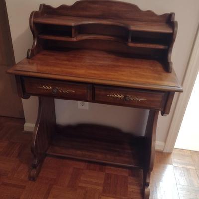 Petite Writing Desk with Hutch Top