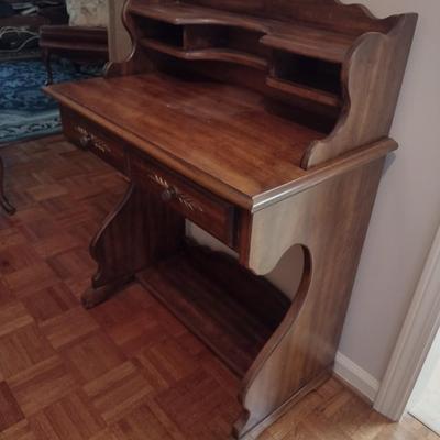 Petite Writing Desk with Hutch Top