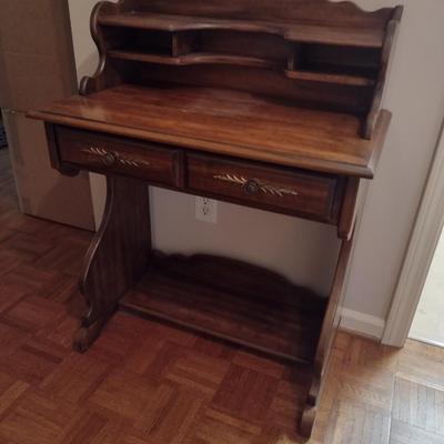 Petite Writing Desk with Hutch Top