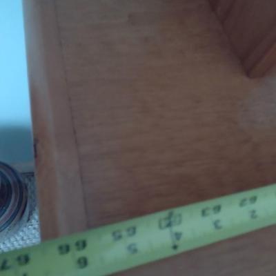 Quality Solid Wood Knotted Pine Stretch Dresser with Mirror Hutch