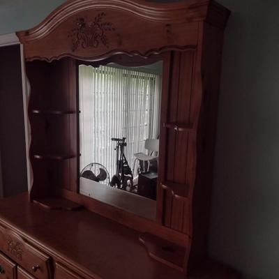 Quality Solid Wood Knotted Pine Stretch Dresser with Mirror Hutch