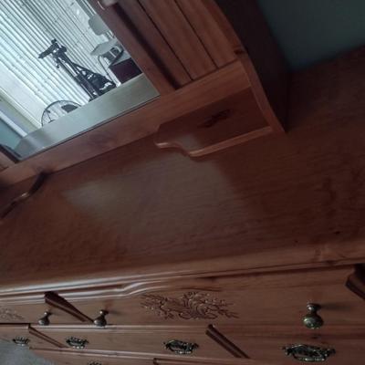 Quality Solid Wood Knotted Pine Stretch Dresser with Mirror Hutch