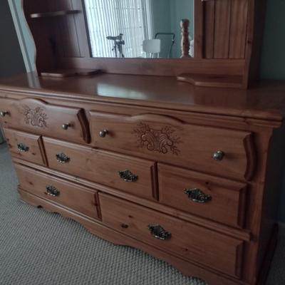 Quality Solid Wood Knotted Pine Stretch Dresser with Mirror Hutch