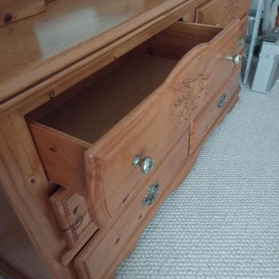 Quality Solid Wood Knotted Pine Stretch Dresser with Mirror Hutch