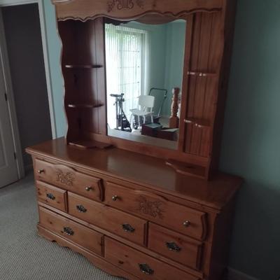 Quality Solid Wood Knotted Pine Stretch Dresser with Mirror Hutch