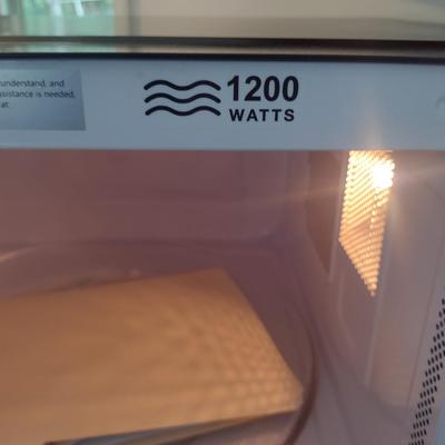 Toshiba 1200 Watt Microwave- In Working Condition
