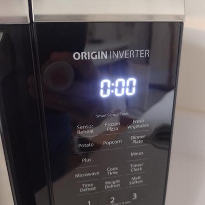 Toshiba 1200 Watt Microwave- In Working Condition