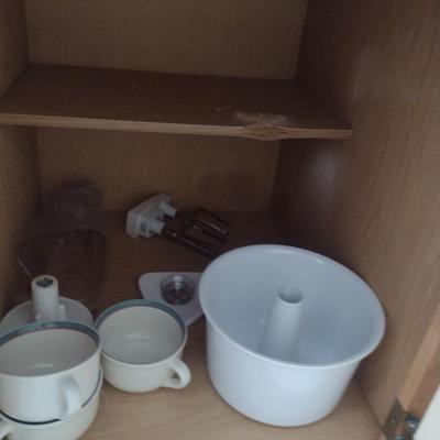 Large Collection of Kitchen Ware- Dinnerware, Bake Ware, Storage Containers, Pots, Pans, etc.