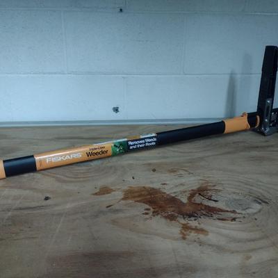 Fiskars Triple Claw Weeder