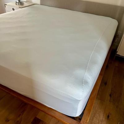 King Platform Bed Frame and Headboard W/O Mattress