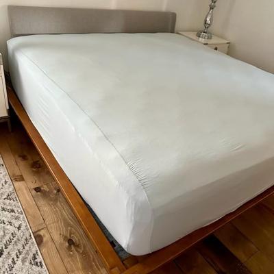 King Platform Bed Frame and Headboard W/O Mattress