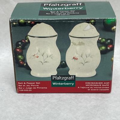 Pfaltzgraff Winterberry Salt & Pepper Set NIB