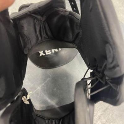 Xenith Flyte Youth Football Shoulder Pads Size Large