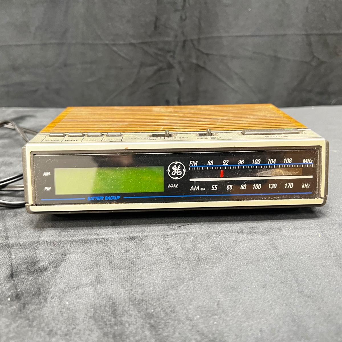 VINTAGE GENERAL ELECTRIC GE C-540A AM FM CLOCK RADIO 2024 ALARM WALNUT CABINET 60'S