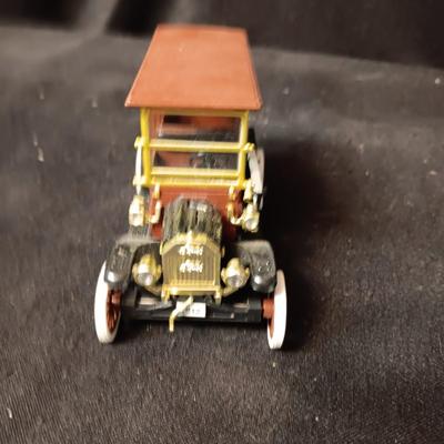 3 SCALED MODELS OF ANTIQUE VEHICLES