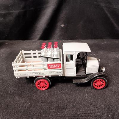 3 SCALED MODELS OF ANTIQUE VEHICLES