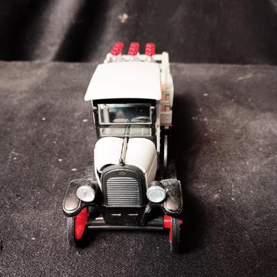 3 SCALED MODELS OF ANTIQUE VEHICLES