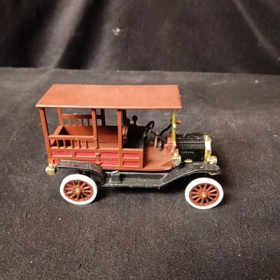 3 SCALED MODELS OF ANTIQUE VEHICLES
