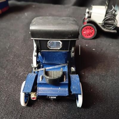 3 SCALED MODELS OF ANTIQUE VEHICLES