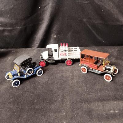 3 SCALED MODELS OF ANTIQUE VEHICLES