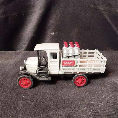 3 SCALED MODELS OF ANTIQUE VEHICLES