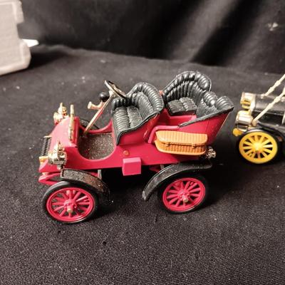 3 SCALED MODEL ANTIQUE CARS